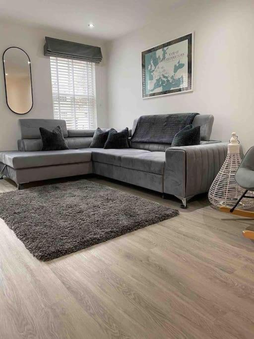 Luxury Town Centre Apartment Walking Distance To Rsc Theatre 스트렛포드-어폰-에이본 외부 사진
