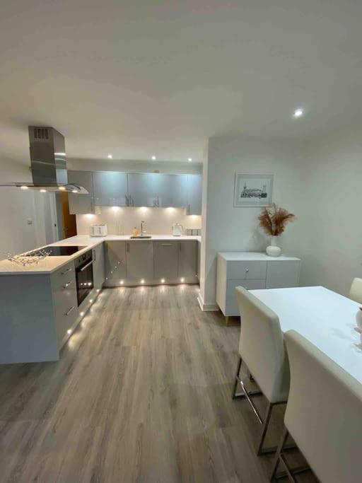 Luxury Town Centre Apartment Walking Distance To Rsc Theatre 스트렛포드-어폰-에이본 외부 사진